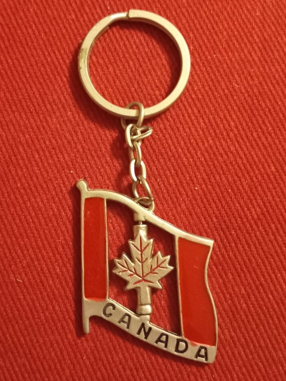 Metal Canada Souvenir Keychain